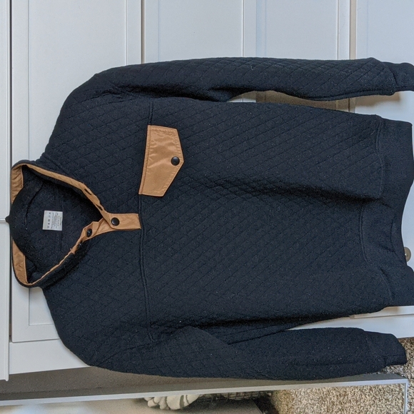 Zyia black quilted snap pocket sweatshirt - Picture 2 of 5